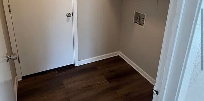 Foto del edificio - 8425 Dixon Ridge Dr