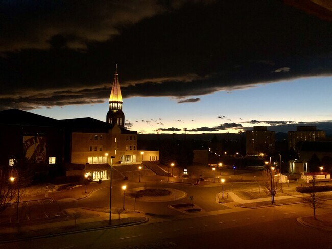 Foto del edificio - 2225 Buchtel Blvd S