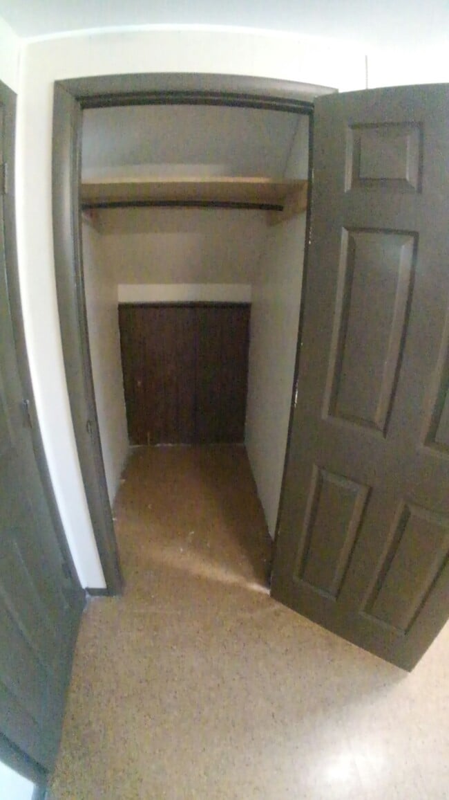 Hallway - 1536 Linden St