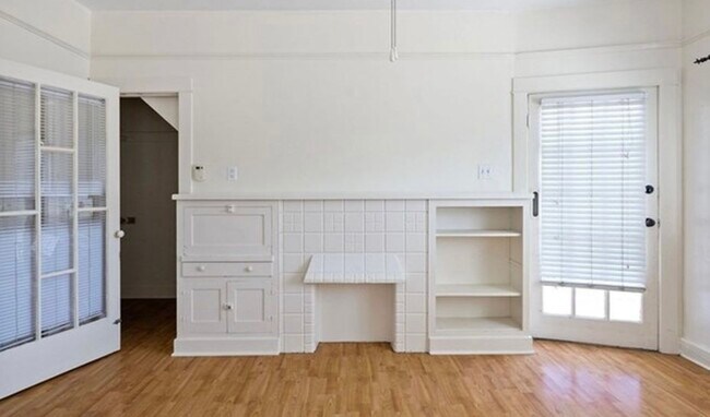 Edificios antiguos - 4447 E 4th St