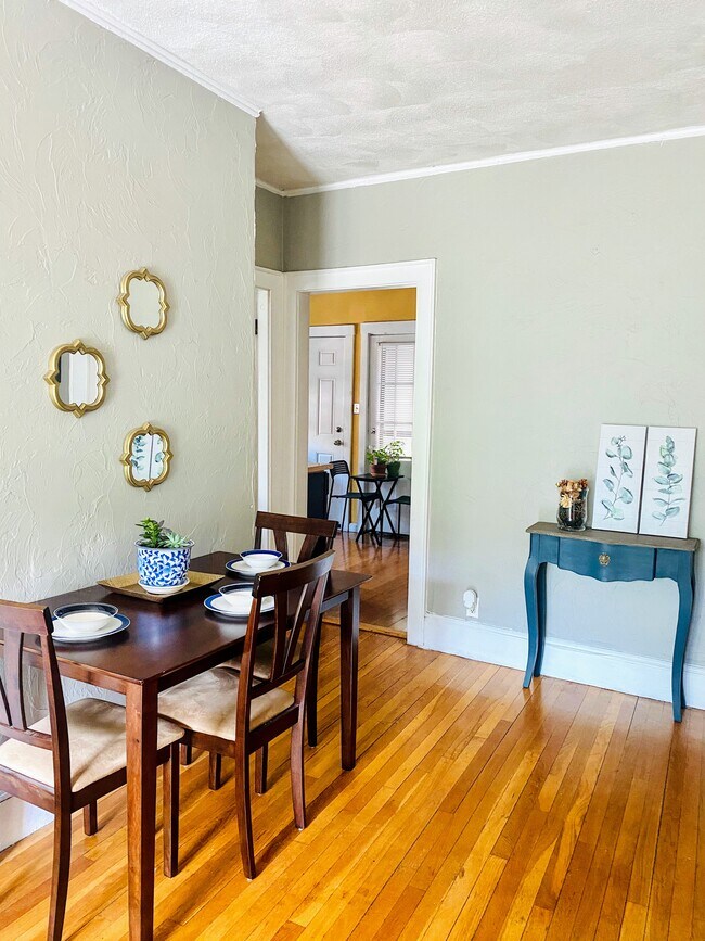 Dining - 1466 Commonwealth Ave