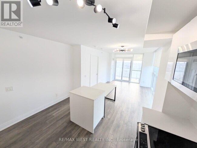 Photo du bâtiment - 1461 Lawrence Ave W