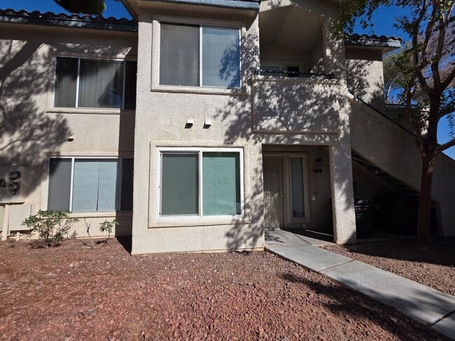Building Photo - Welcome Home To Canyon Willow