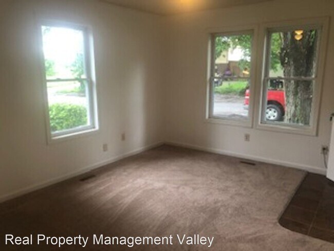 Building Photo - 3 br, 1 bath House - 108 Swans Lane