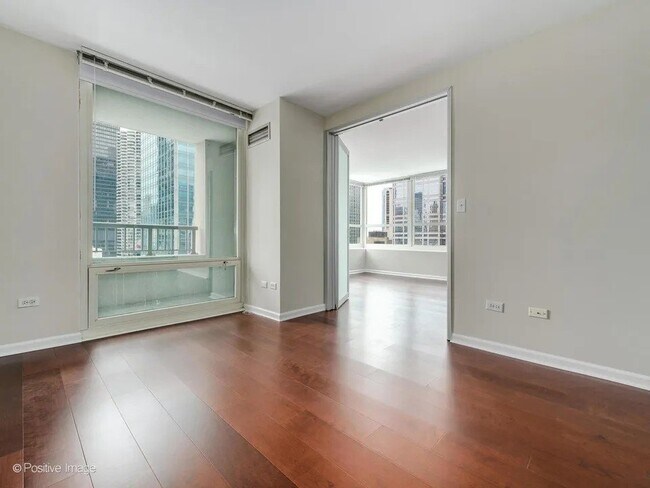 Building Photo - 345 N La Salle Dr