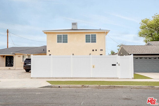 Foto del edificio - 11342 Danube Ave