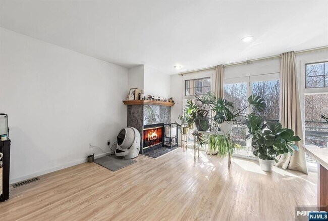 Building Photo - 16 Grand Cove Way