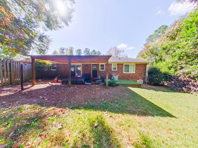 Building Photo - 3 Bedroom 2 Bath in National Hills