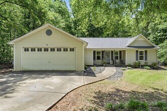 Building Photo - 131 Homestead Way