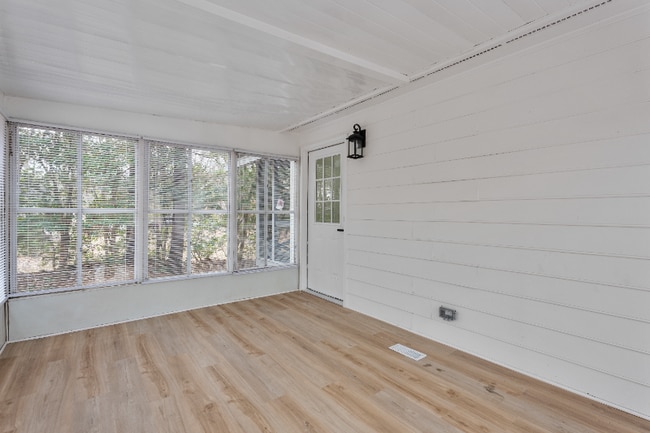 Building Photo - 5802 Lillie Dr