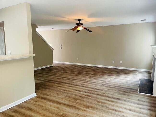 Building Photo - 2430 Mayfair Dr