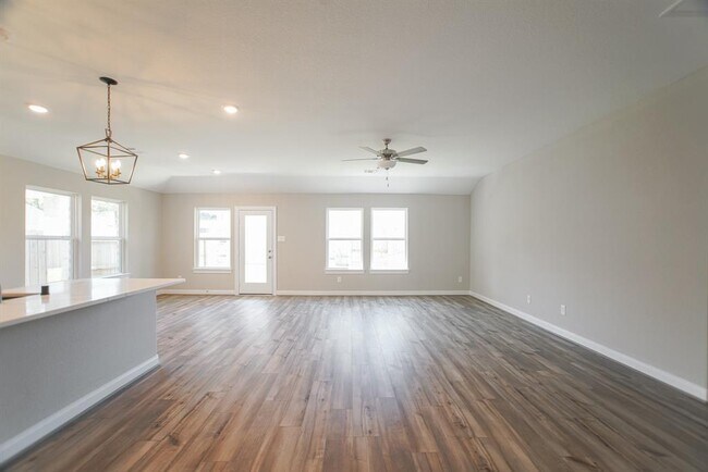 Building Photo - 9852 Pearly Everlasting