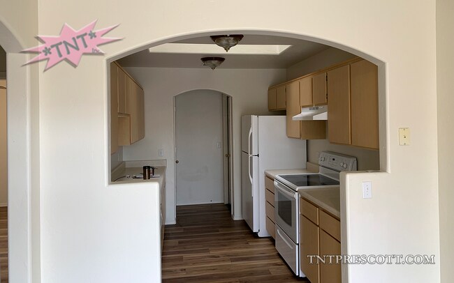 Building Photo - 1564