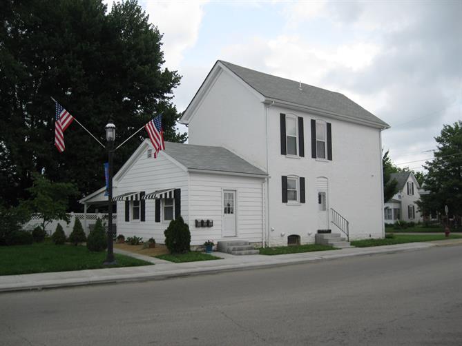 Primary Photo - 216 E Boehringer St