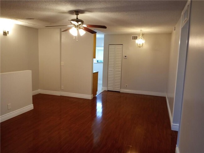 Building Photo - 313 Gardens Dr