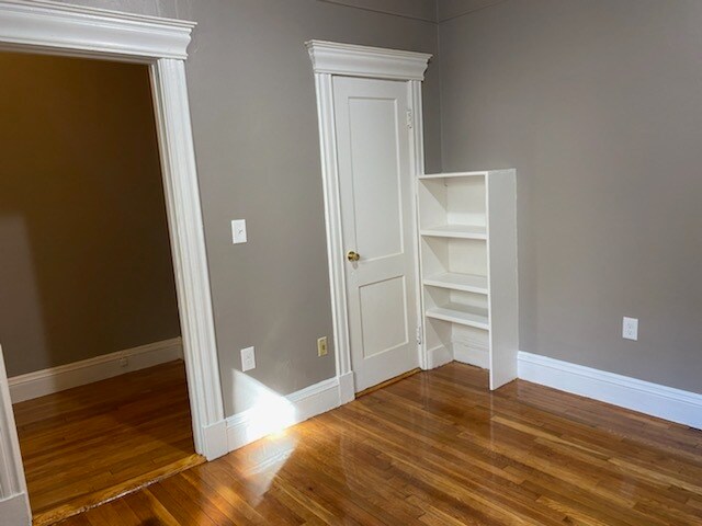 Building Photo - 61 Park Dr