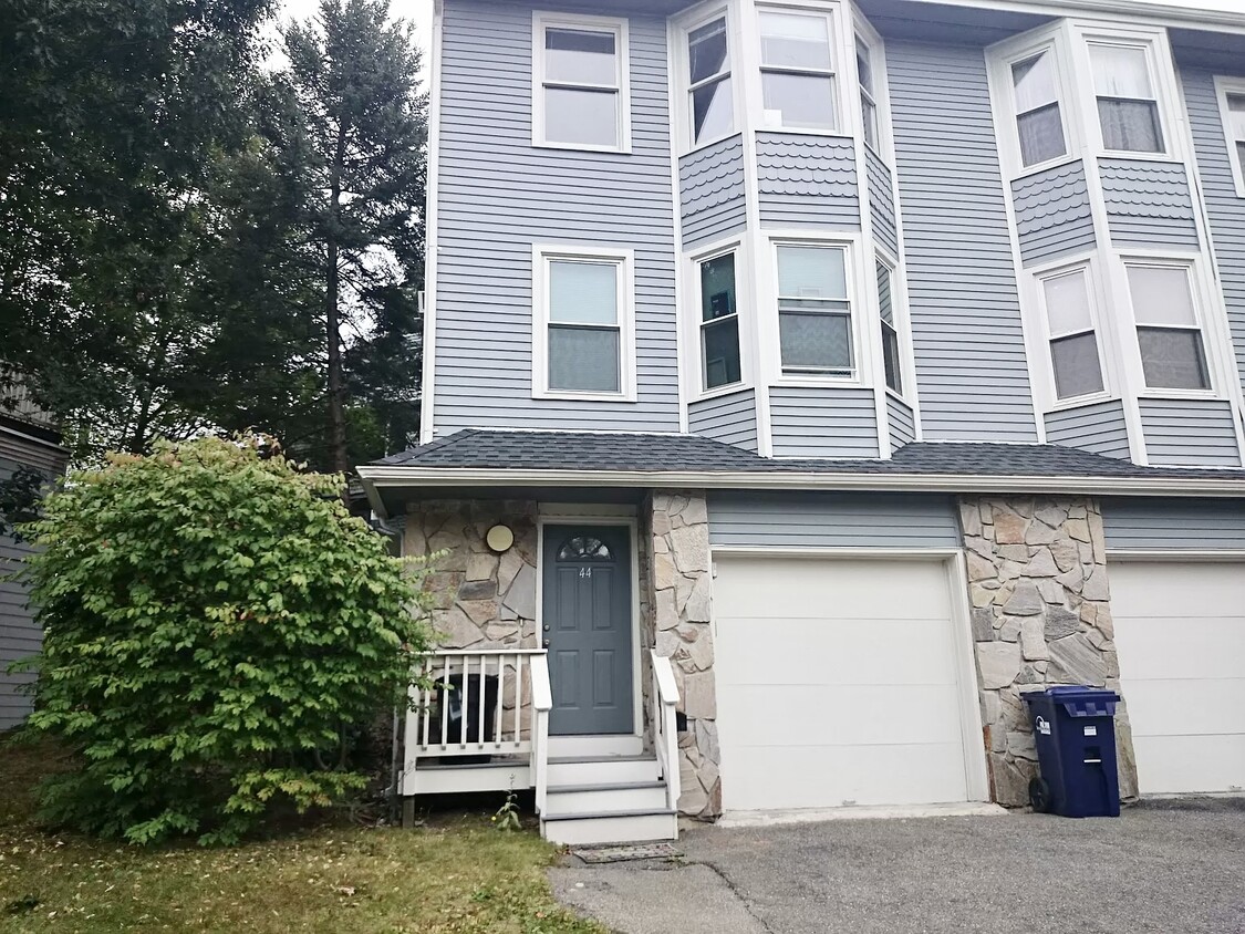 Primary Photo - 44 Newton St