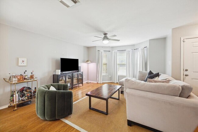 Foto del edificio - 1703 Redwing Pines Dr