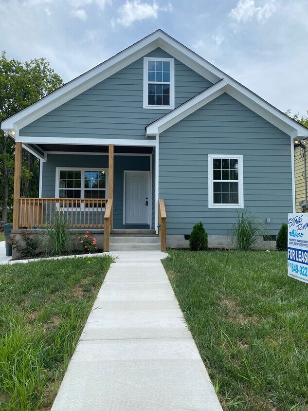 Foto principal - Charming 3 bed, 2 bath home! Fully fenced ...