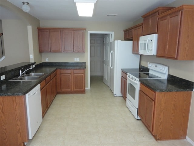 Building Photo - 5512 Parkview Hills Ln