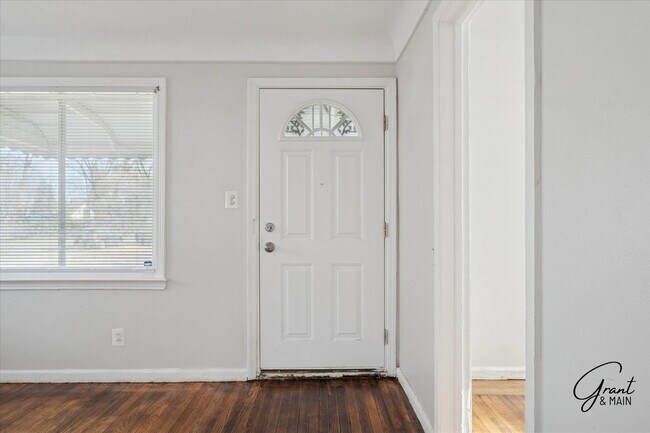 Foto del edificio - 2 bedroom - 2 bath - Detroit gem - $1200