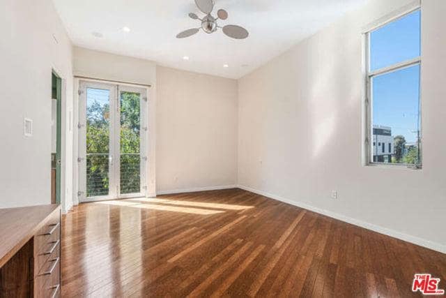 Building Photo - 2452 Penmar Ave