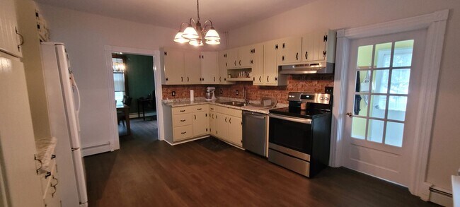 Foto del edificio - 4 Bedroom 1 bathroom home located in Leola PA