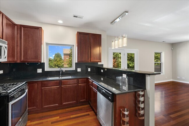 Foto del edificio - 803 E 41st St