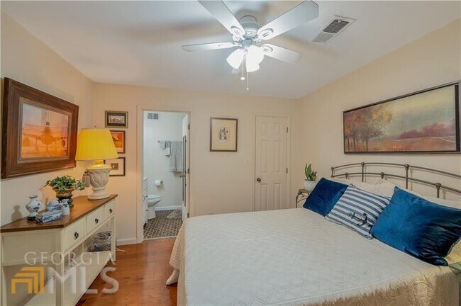 Foto del edificio - 3150 Sewell Mill Rd