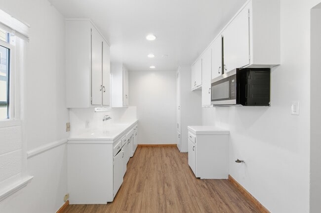 Building Photo - 20610 Hartland St
