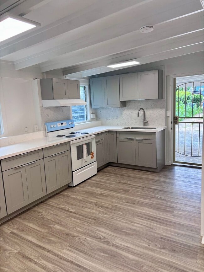 Building Photo - OAHU9364