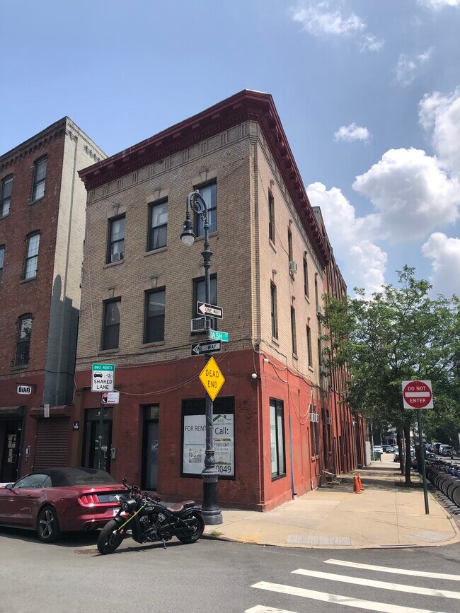 Foto del edificio - 1164 Manhattan Ave