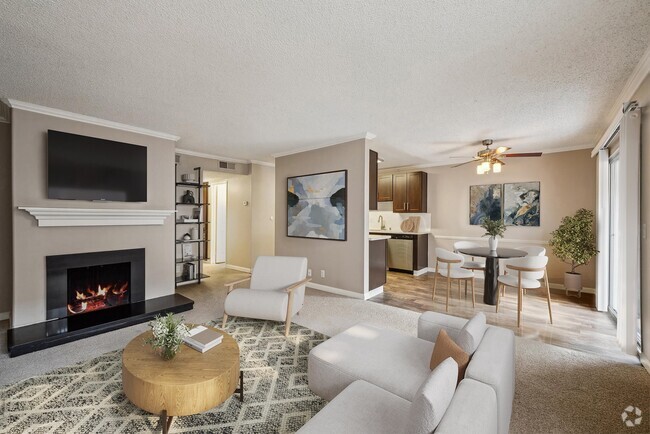 Building Photo - La Valencia Apartment Homes