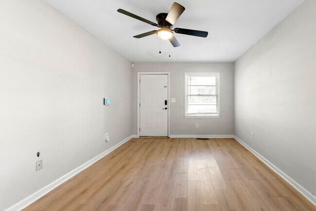 Building Photo - 2553 Mellville Ave