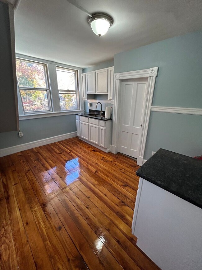 Foto del edificio - Charming 1-Bedroom Apartment in Russell, MA