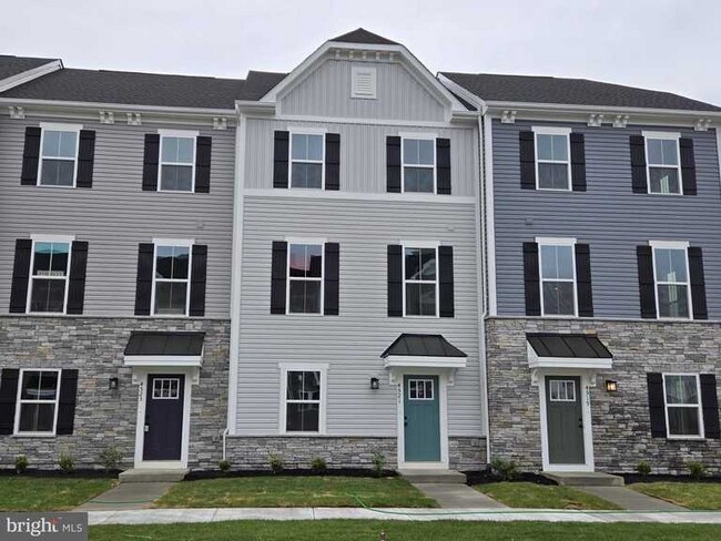 Building Photo - 4550 Chase Ln