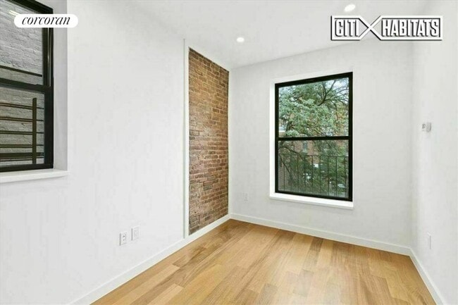 Building Photo - 420 E 138th St