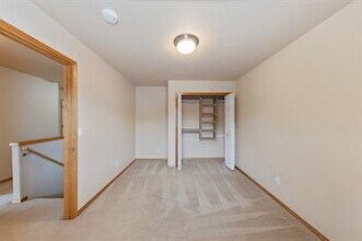 Building Photo - 261 SW Oliver Ct