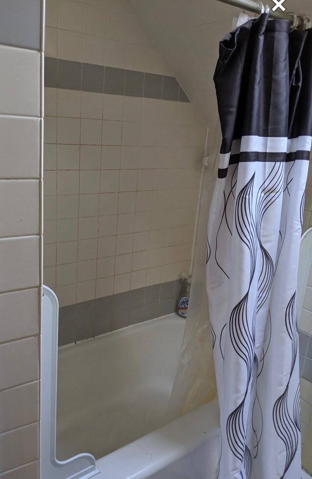 BATHROOM - 32 E Northwood Ave