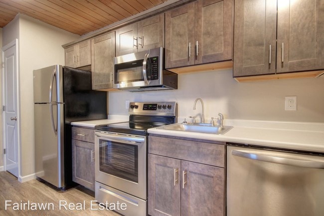 Building Photo - 2 br, 1 bath Apartment - 906 S. Vine St.