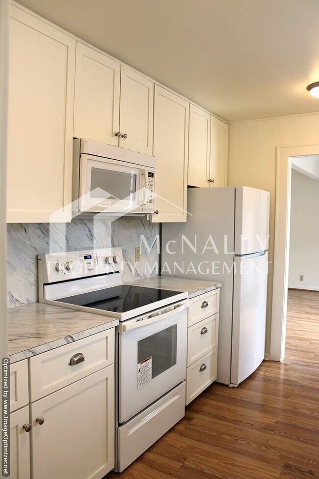Foto del edificio - Bright 2 Bedroom 1 Bath Craftsman in Desir...
