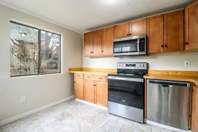 Building Photo - 7 Padanaram Rd