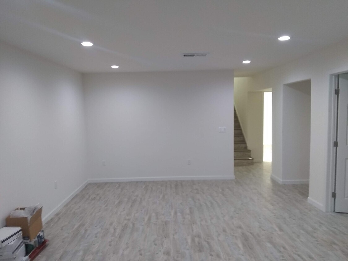 Foto principal - 154 W 77th St