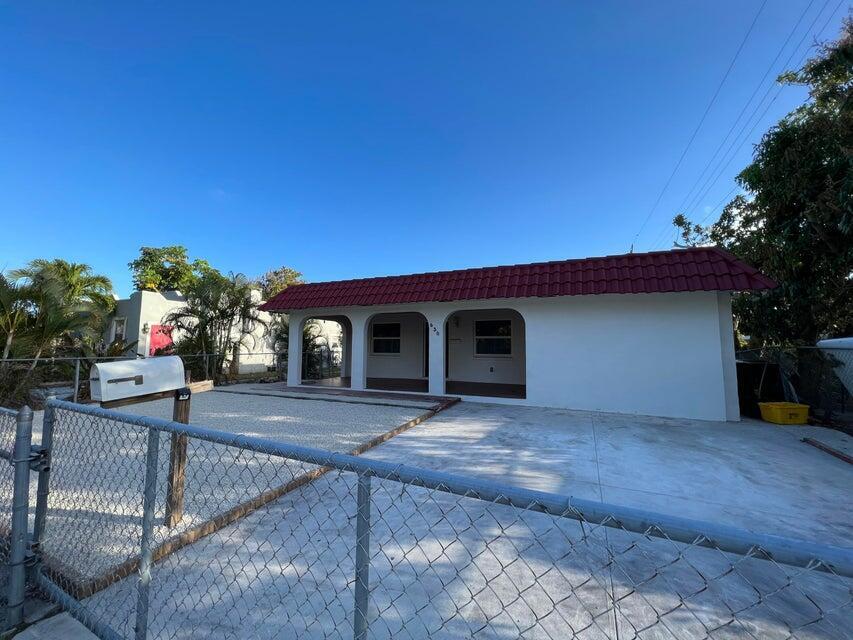 Primary Photo - 630 Winters St