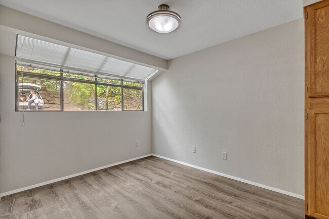 Building Photo - Sunwood Townhome Condo available for lease