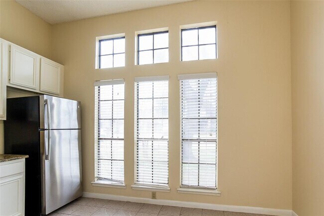 Foto del edificio - 1526 Rushworth Dr