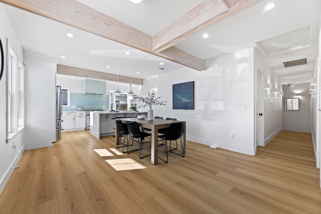 Foto del edificio - 8509 Naylor Ave