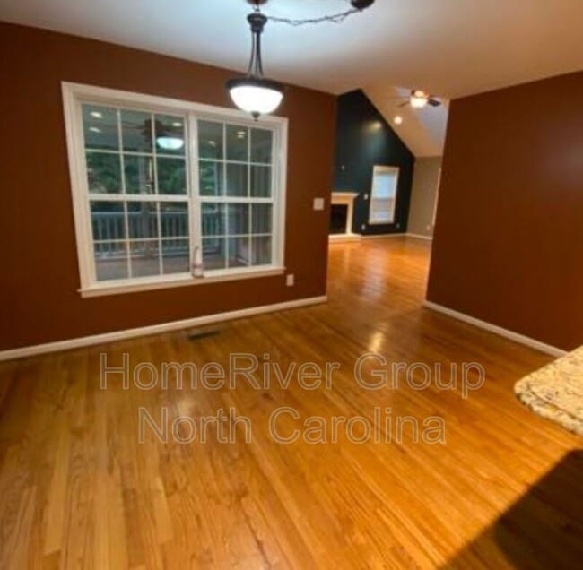 Building Photo - 142 Sawgrass Ln S