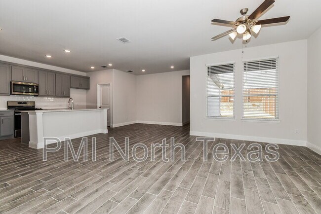 Building Photo - 721 Portina Dr