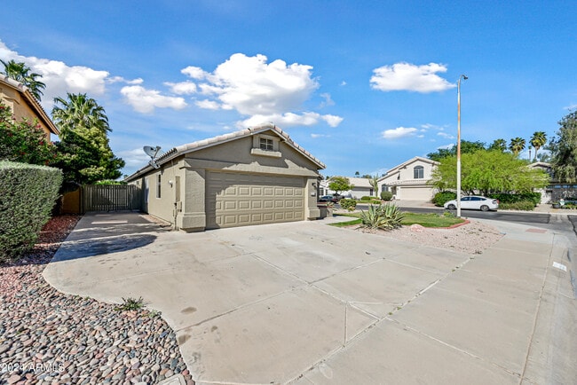 Building Photo - 1550 W Dublin Ct